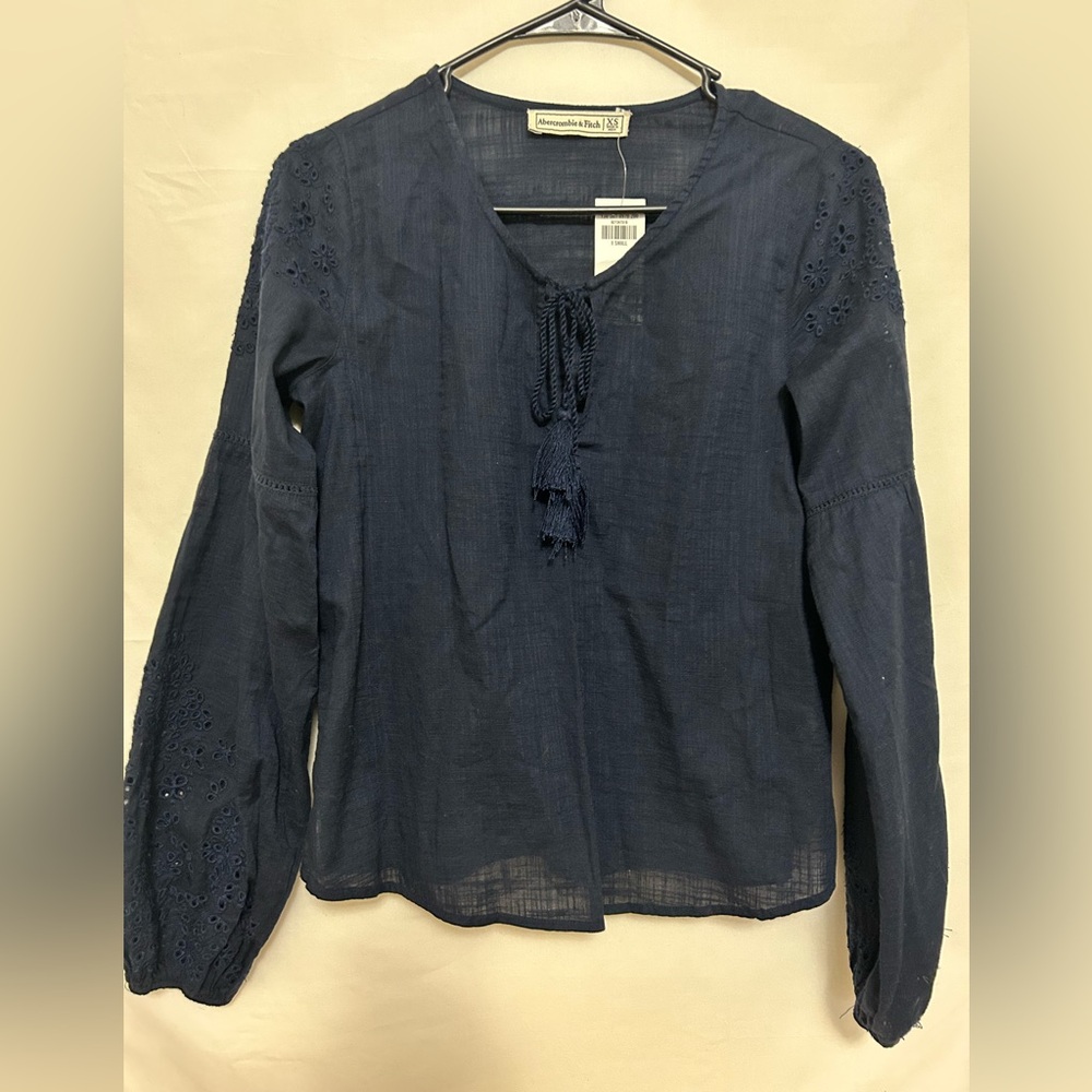 NWT Abercrombie & Fitch Navy Peasant‎ Blouse Eyelet Lace Boho Top Size XS